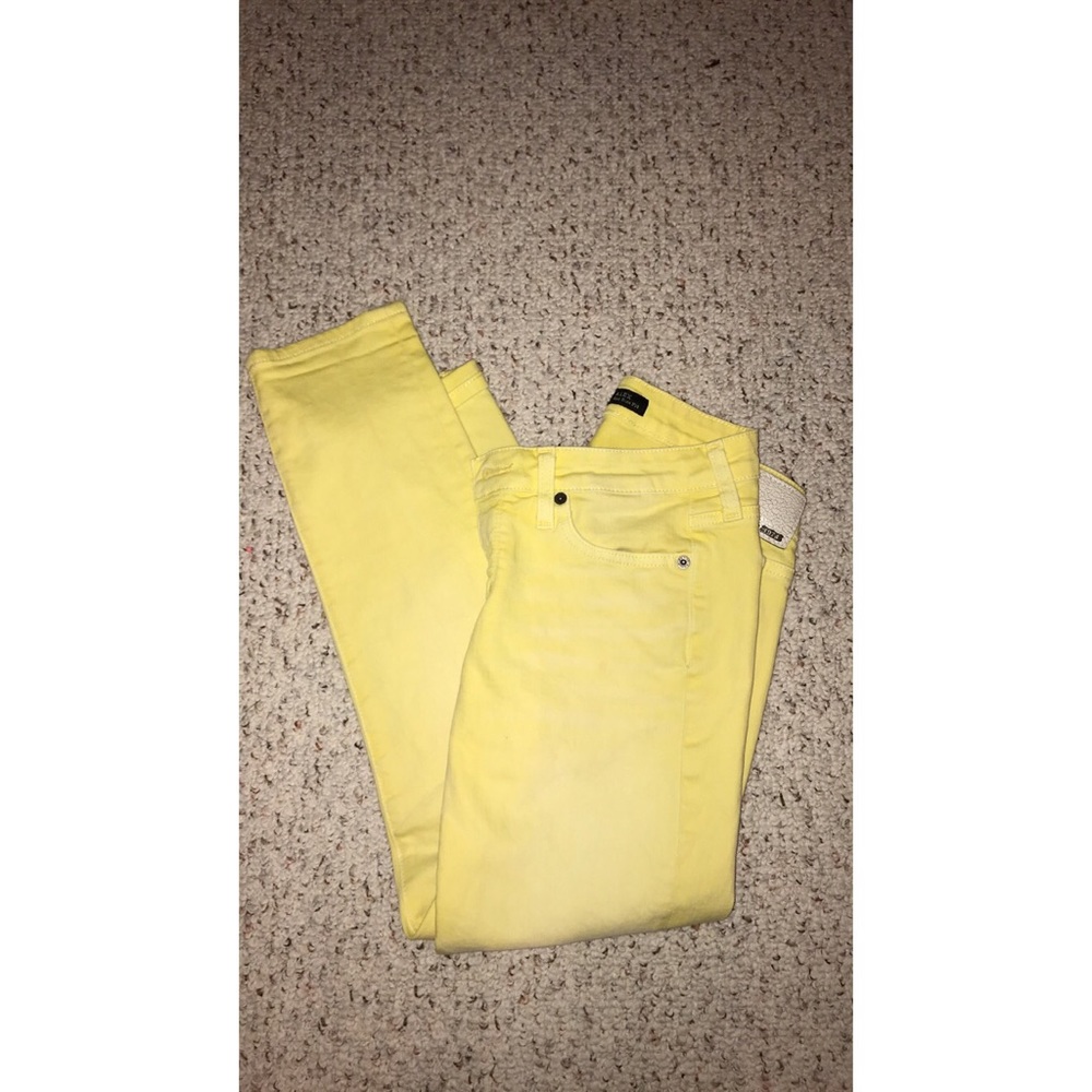 Red jeans & yellow jeans